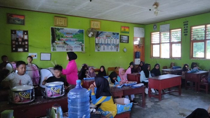Ekstrakurikuler drumbend MIN 3 Tebo: membangun kedisiplinan dan kemampuan bermain musik