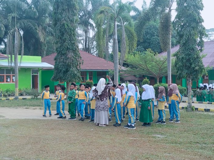 Antusiasme Tinggi, Seluruh Murid Kelas I-VI MIN 3 Tebo Ikuti Pembiasaan Umum Perkalian Antusiasme Tinggi, Seluruh Murid Kelas I-VI MIN 3 Tebo Ikuti Pembiasaan Umum Perkalian