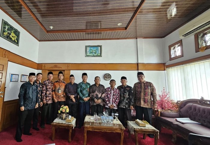 Kantor Kemenag Tebo Gelar Rapat Pembubaran Komite OMI 2025 dan Bahas Tenaga Honorer 2026