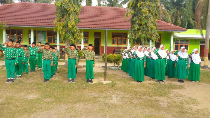 MIN 3 Tebo Gelar Pembiasaan Baris Berbaris dan Hafalan Lagu Kebangsaan