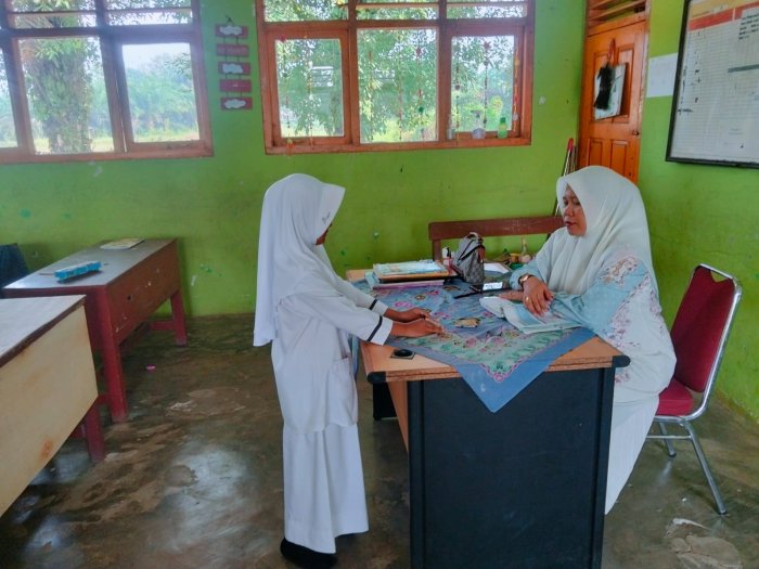 Membiasakan Berbagi, MIN 3 Tebo Ajarkan Nilai Infak Mulai Kelas Paling Awal