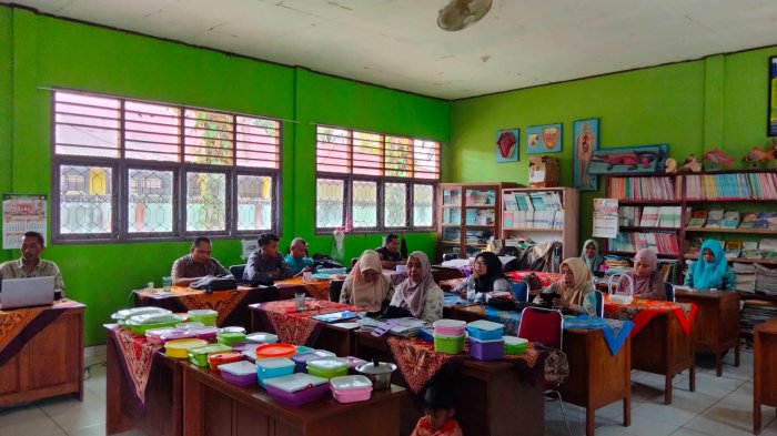 Makan Bersama: Strategi Guru Min 3 Tebo Pererat Solidaritas Dan Efektivitas Kerja