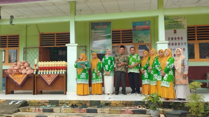 Pembagian Raport Semester Ganjil T.P 2025/2026 di MIN 3 Tebo Dihadiri Orang Tua Siswa Pembagian Raport Semester Ganjil T.P 2025/2026 di MIN 3 Tebo Dihadiri Orang Tua Siswa