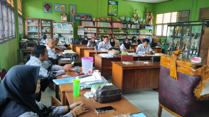 Kepala MIN 3 Tebo Gelar Rapat Koordinasi Persiapan FASI 2025 Bersama Dewan Guru