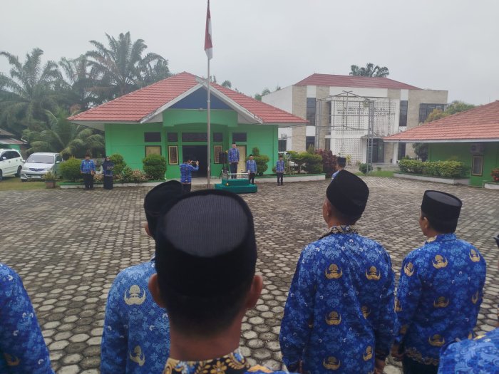 Kepala MIN 3 Tebo Menghadiri Apel Kedisiplinan : Kedisiplinan Kunci Sukses Kementerian Agama Kabupaten Tebo Kepala MIN 3 Tebo Menghadiri Apel Kedisiplinan : Kedisiplinan Kunci Sukses Kementerian Agama Kabupaten Tebo