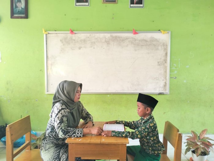 Semangat Adelia Azzahra dan Naufal Azam Belajar Tartil untuk FASI Kabupaten Tebo Semangat Adelia Azzahra dan Naufal Azam Belajar Tartil untuk FASI Kabupaten Tebo