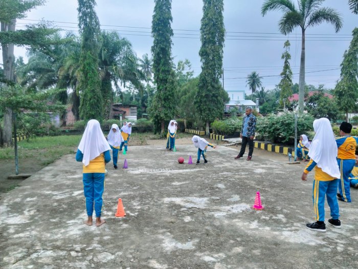 Praktek Penjas: Mengenal Gerak Dasar dalam Sepak Bola