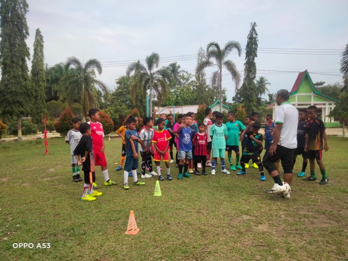 Ekstrakurikuler Sepak Bola MIN 3 Tebo Semakin Diminati, Dibimbing Langsung oleh Bapak Gondo SaputraS.Pd