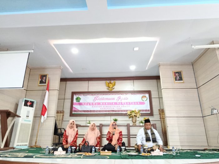 Dharma Wanita Persatuan MIN 3 Tebo Hadiri Kegiatan Arisan DWP Kantor Kemenag Tebo