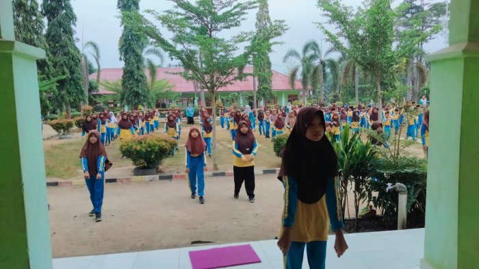 Semangat Siswa Madrasah Terbakar, Senam Bersama tetap Berjalan  Walau Cuaca Mendung