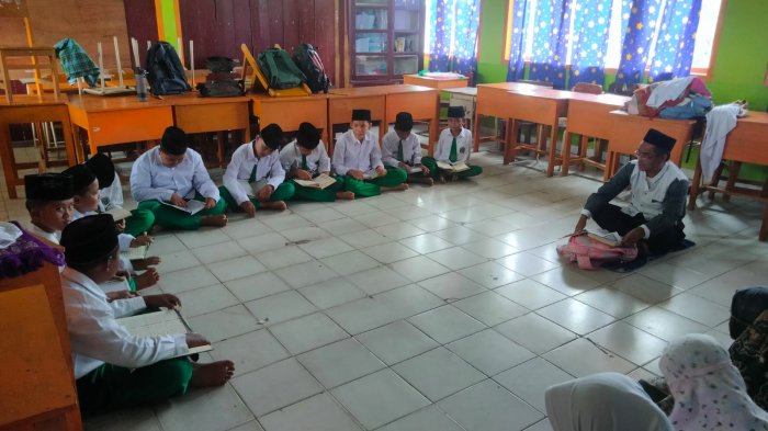 Tetap Konsisten Lanjutkan Program Unggulan MIN 3 Tebo yaitu Membaca Iqra dan Al-Quran Pasca KBM!