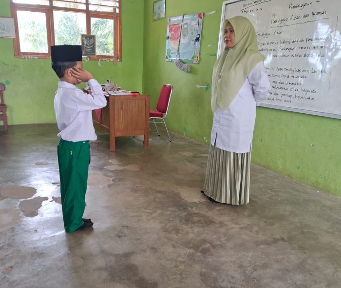 Siswa Kelas 2 MIN 3 Tebo Praktik Azan dalam Pembelajaran Fikih, Guru Berikan Bimbingan Intensif Siswa Kelas 2 MIN 3 Tebo Praktik Azan dalam Pembelajaran Fikih, Guru Berikan Bimbingan Intensif