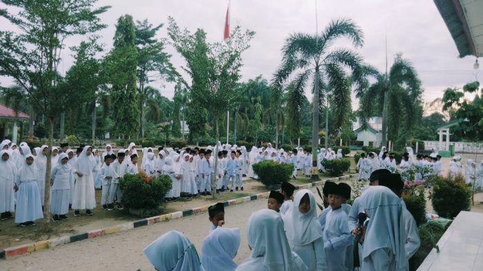 Pembiasaan Muhadharah MIN 3 Tebo : Melatih Kemampuan Public Speaking SIswa