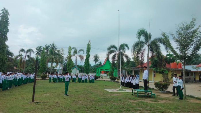 Upacara Bendera di MIN 3 Tebo Berlangsung Khidmat, Amanat Kepala Madrasah Jadi Sumber Motivasi Siswa