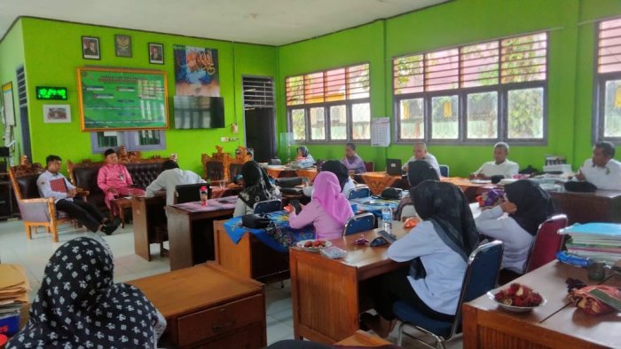 MIN 3 Tebo Gelar Rapat Pembagian Tugas Guru dan Staf di Hari Pertama Masuk Madrasah Semester Genap Tahun Ajaran 2025/2026 MIN 3 Tebo Gelar Rapat Pembagian Tugas Guru dan Staf di Hari Pertama Masuk Madrasah Semester Genap Tahun Ajaran 2025/2026