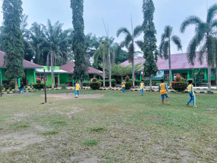 Area Bersih Terawat, Warga MIN 3 Tebo Semakin Nyaman Beraktivitas