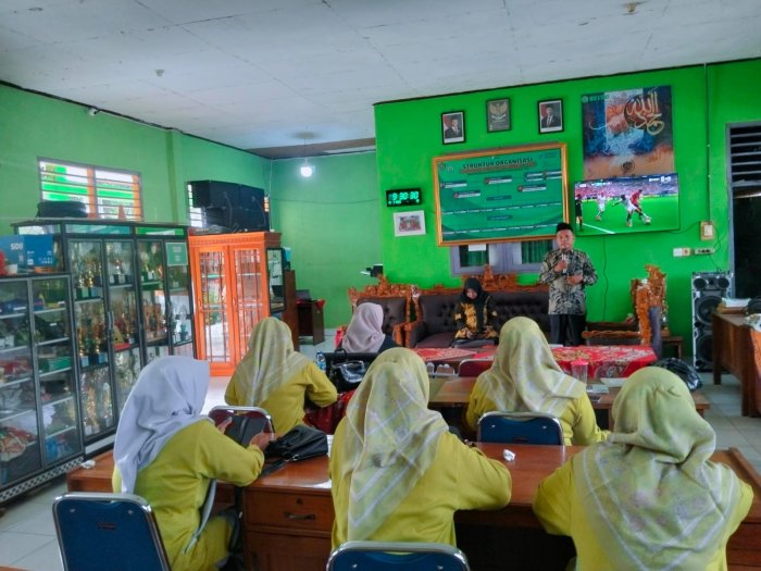 MIN 3 Tebo Terima Kunjungan Pengawas dalam Rangka Monitoring dan Evaluasi MIN 3 Tebo Terima Kunjungan Pengawas dalam Rangka Monitoring dan Evaluasi