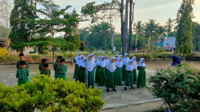 MIN 3 Tebo Laksanakan Pembiasaan Baris Berbaris pada Hari Rabu, Tanamkan Disiplin pada Siswa