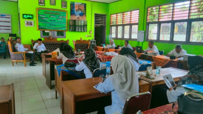 Kepala MIN 3 Tebo Pimpin Rapat Asesmen Sumatif Akhir Semester dan PKKM tahun 2025