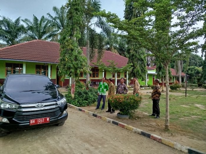 Pastikan KBM Nyaman, Kakan Kemenag Kabupaten Tebo Tinjau Sarpras MIN 3 Tebo