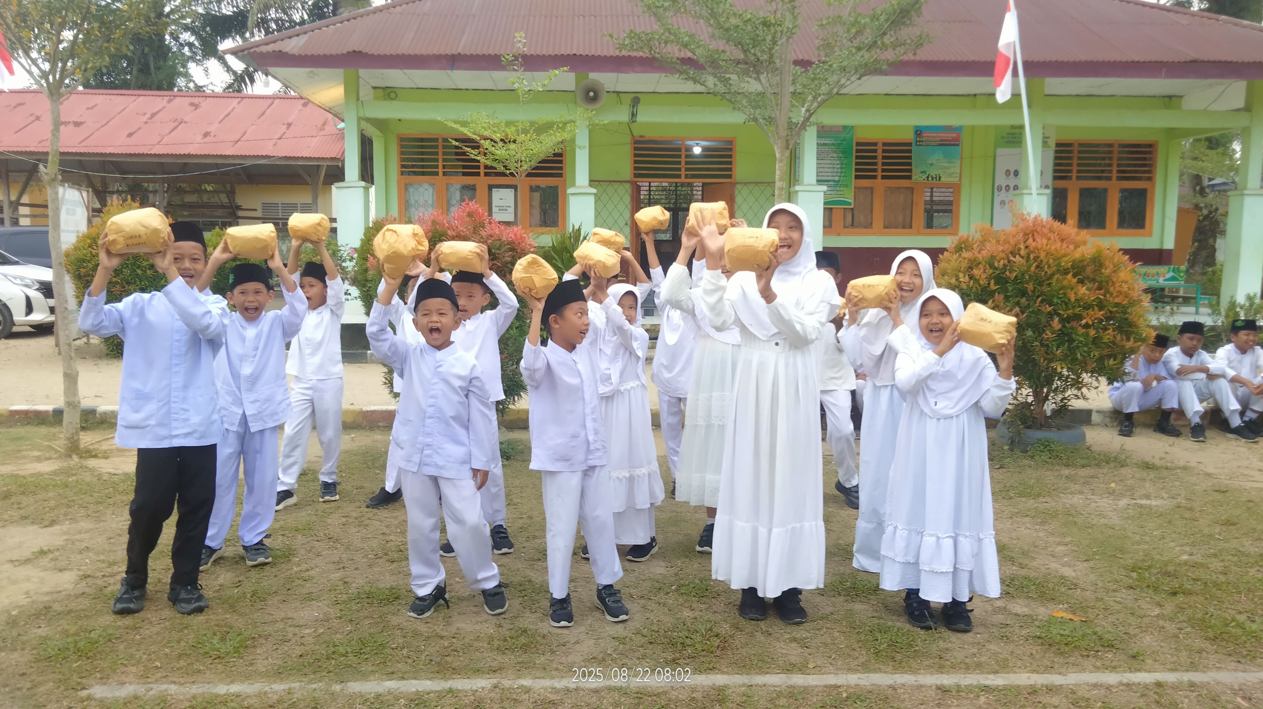 KEMERIAHAN LOMBA 17 AGUSTUS DALAM RANGKA MEMPERINGATI HARIKEMERDEKAAN RI KE 80 DI MIN 3 TEBO 