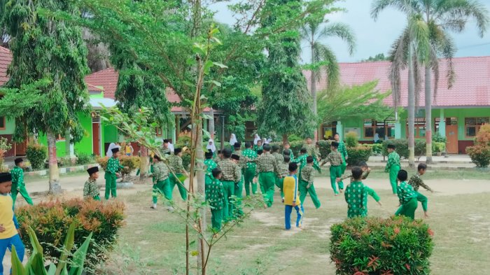 Lingkungan Bersih, Suasana Madrasah Semakin indah Lingkungan Bersih, Suasana Madrasah Semakin indah