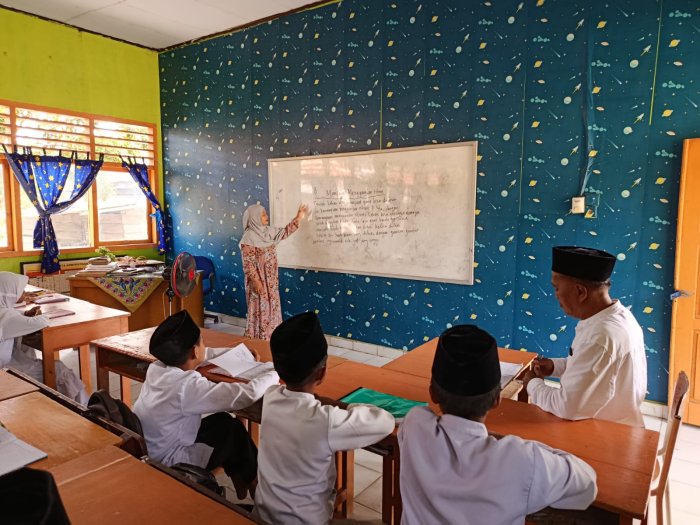 Tingkatkan Kinerja guru, Kepala MIN 3 Tebo lakukan supervisi kelas