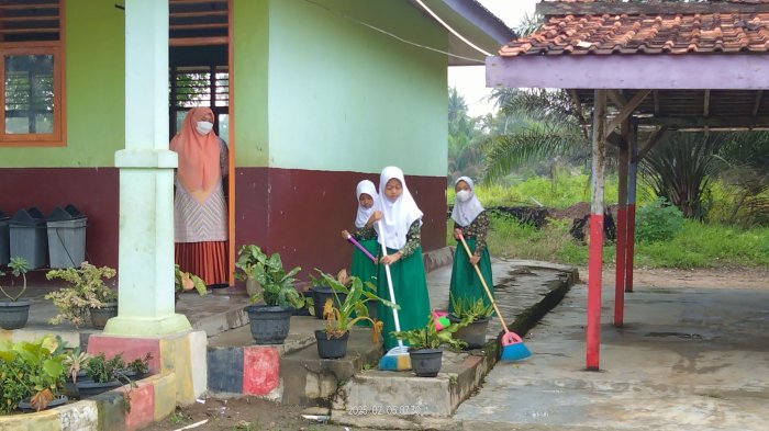 Lingkungan Kelas Bersih, Semangat Belajar Meningkat di MIN 3 TEBO