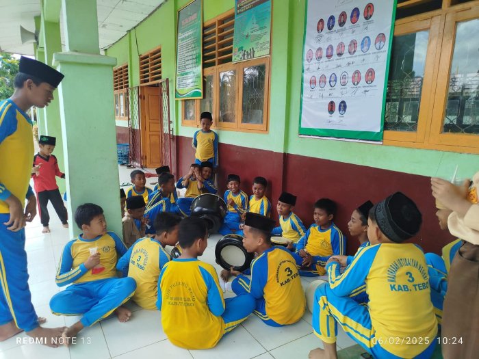 Kegiatan Ekstrakurikuler Hadroh Kegiatan Ekstrakurikuler Hadroh