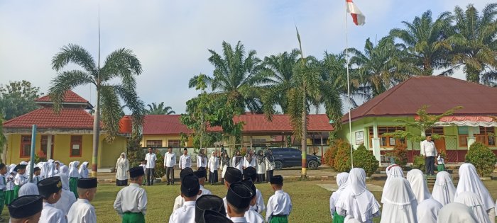 MIN 3 Tebo Gelar Upacara Bendera Setiap Senin Sebagai Wujud Cinta Tanah Air