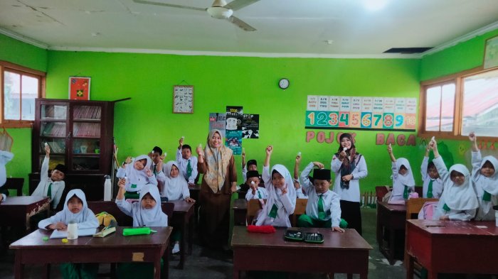 Puskesmas Rimbo Ilir Bagikan Obat Cacing Gratis kepada Siswa-siswi MIN 3 Tebo