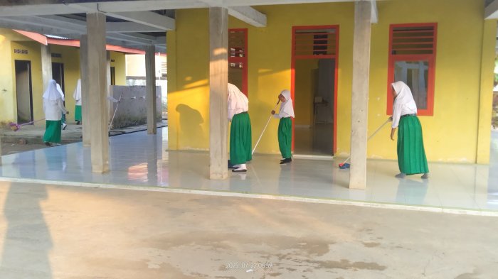 Kebersihan Lingkungan, Kunci Kekhusyukan Ibadah: MIN 3 Tebo Giatkan Jaga Kebersihan Mushola Kebersihan Lingkungan, Kunci Kekhusyukan Ibadah: MIN 3 Tebo Giatkan Jaga Kebersihan Mushola