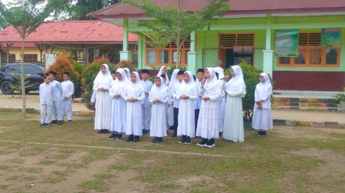 MIN 3 Tebo Gelar Pembiasaan Muhadarah, Citra dan Ulfa Sampaikan Pidato tentang Ikhlas