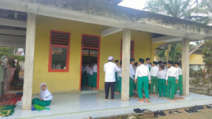 MIN 3 Tebo Rutin Gelar Shalat Berjamaah dan Zikir Bersama Sebelum Pulang