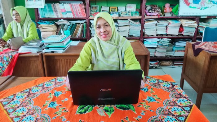 Kenali Lebih Dekat Ibu Siti Fatimah, S.Pd.I Pengembangan Kurikulum MIN 3 Tebo