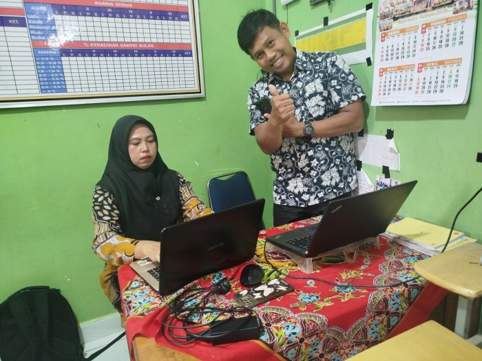 Memanfaatkan Teknologi Pembelajaran Guru : Siswa MIN 3Tebo Merasa Betah di Madrasah