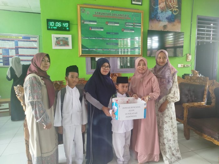 Solidaritas Guru Dan Siswa MIN 3 Tebo : Galang Donasi untuk Korban Bencana Sumatera Solidaritas Guru Dan Siswa MIN 3 Tebo : Galang Donasi untuk Korban Bencana Sumatera