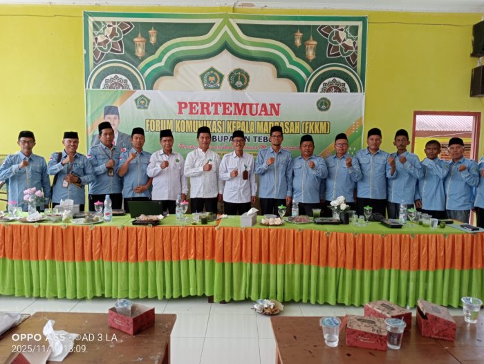 Kepala MIN 3 Tebo menghadiri Pertemuan Forum Komunikasi Kepala Madrasah(FKKM) di MtsN 1 Tebo